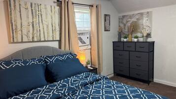 3 makuuhuonetta, työpöytä, silitysrauta/-lauta, ilmainen Wi-Fi