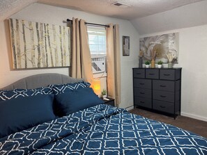 3 habitaciones, escritorio, tabla de planchar con plancha y wifi gratis