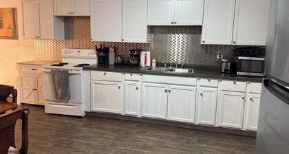 Charming 3-bedroom house plus bonus office/room in delightful Clarksburg with AC