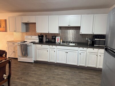 Charming 3-bedroom house plus bonus office/room in delightful Clarksburg with AC