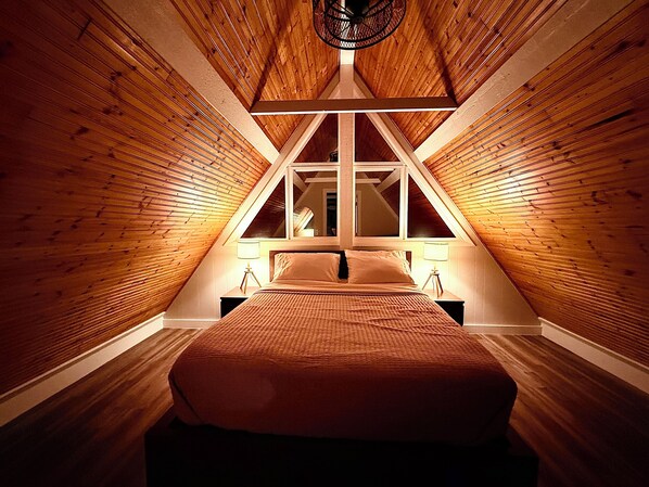 2 bedrooms, desk, travel crib, free WiFi