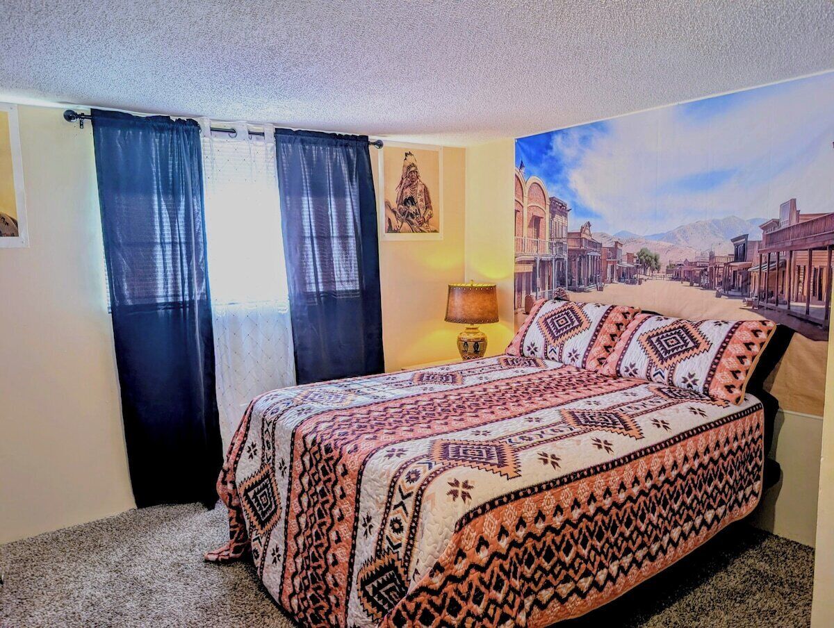 5 bedrooms, iron/ironing board, WiFi, bed sheets