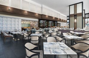 3 restaurants, breakfast, lunch, dinner served; Japanese cuisine