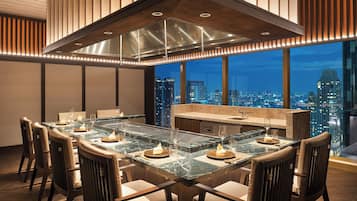 3 restaurants, breakfast, lunch, dinner served; Japanese cuisine