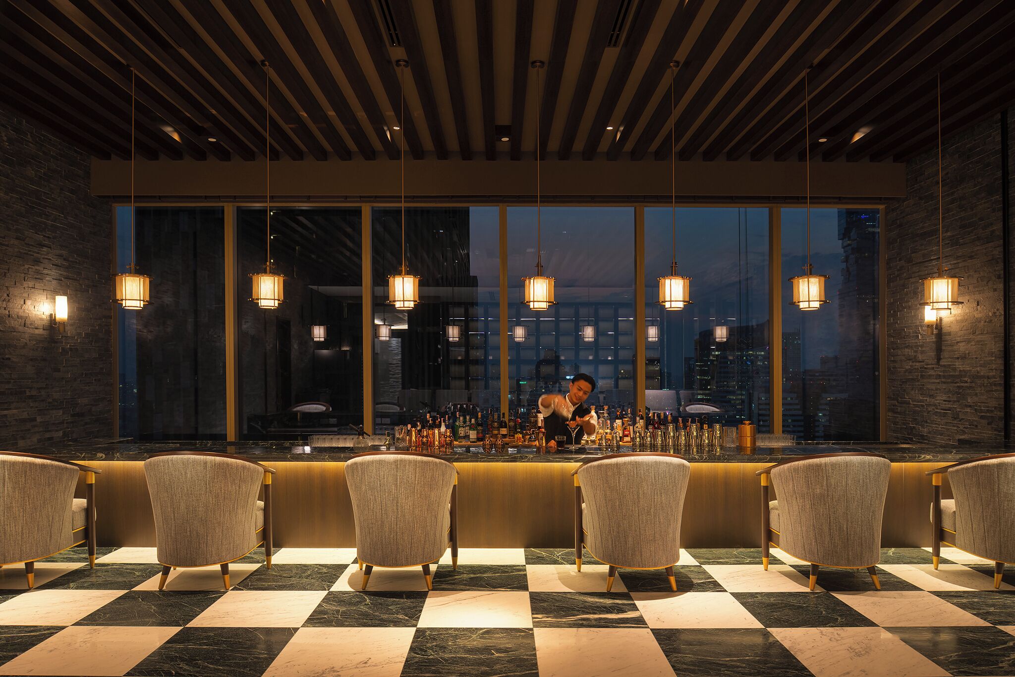 2 bars/lounges, rooftop bar