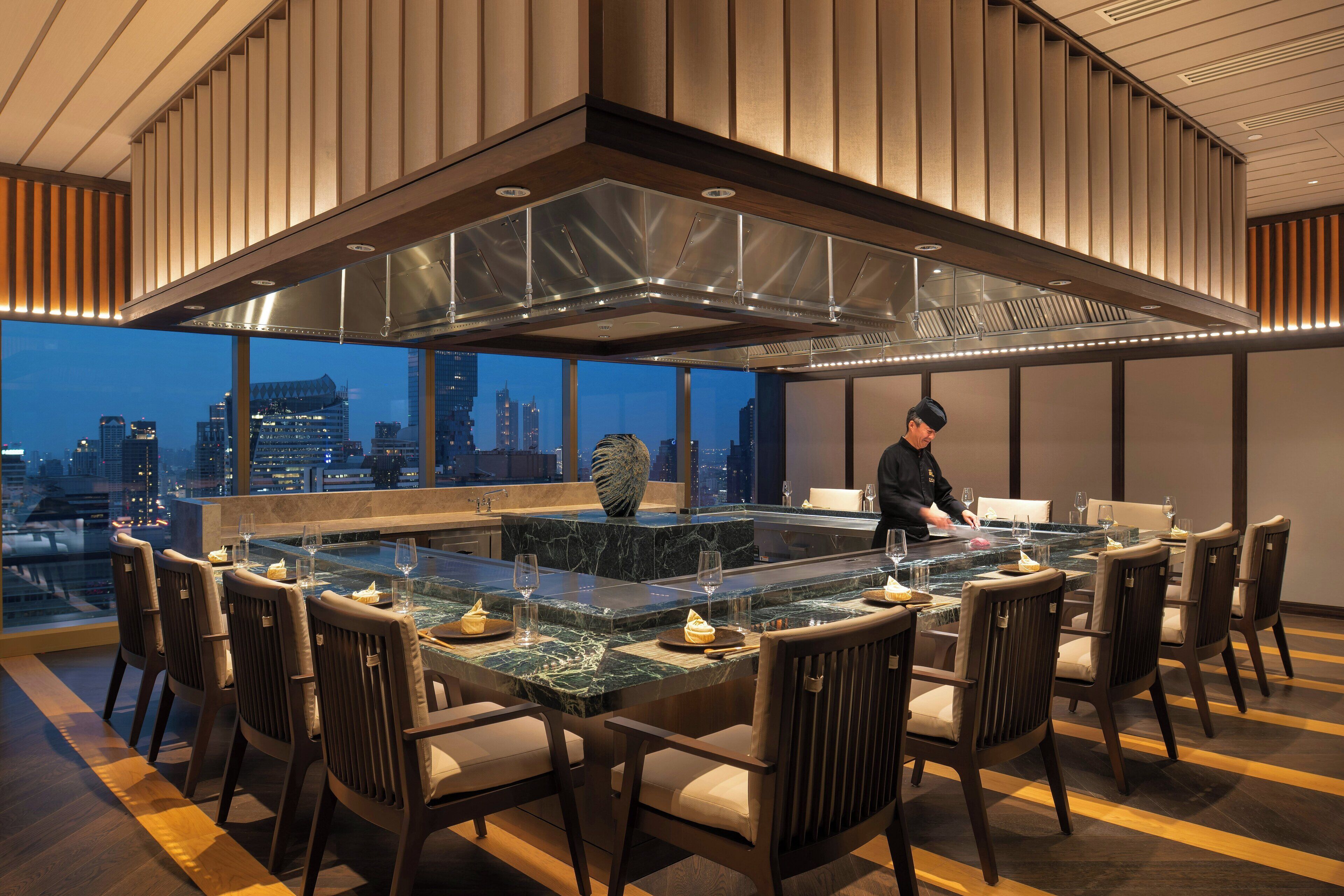 3 restaurants, breakfast, lunch, dinner served; Japanese cuisine 