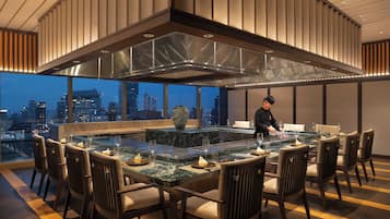 3 restaurants, breakfast, lunch, dinner served; Japanese cuisine