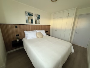 1 bedroom, desk, iron/ironing board, free WiFi - New, Quiet Apartment with Stunning Ocean View (Lima)