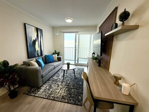 Smart TV - New, Quiet Apartment with Stunning Ocean View (Lima)