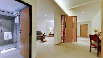 Fern Classic Room, 1 King Bed | In-room safe, desk, laptop workspace, free WiFi