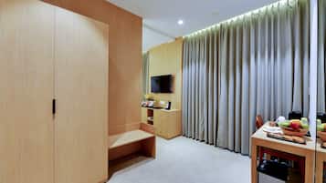 Winter Green Premium Room, 1 King Bed | In-room safe, desk, laptop workspace, free WiFi