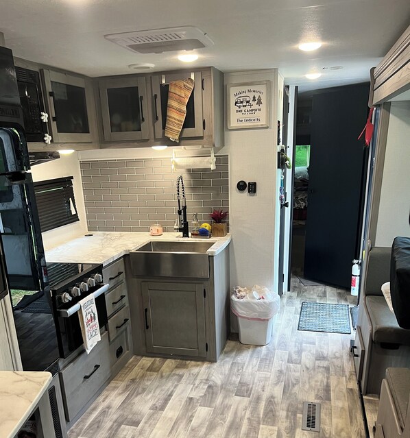 Fridge, microwave, oven, stovetop