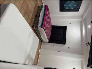 1 chambre, accès Internet, draps fournis