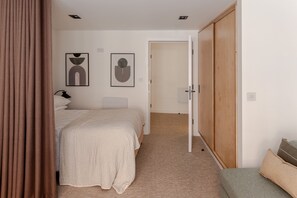 1 chambre, fer et planche à repasser, accès Internet