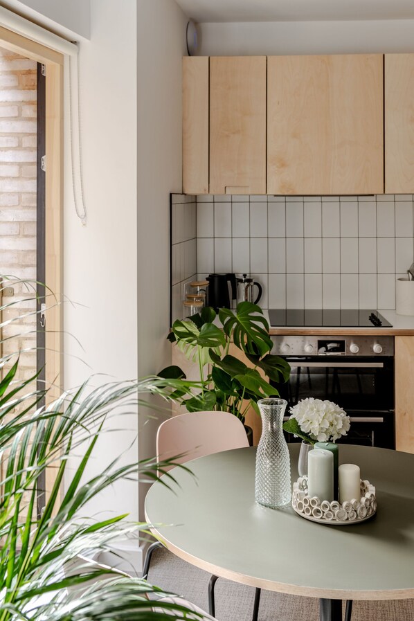 Micro-ondes, four, plaque de cuisson, grille-pain