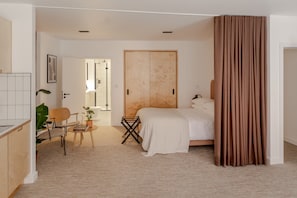 1 chambre, fer et planche à repasser, accès Internet