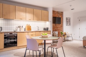 Four à micro-ondes, un four, surface de cuisson, grille-pain