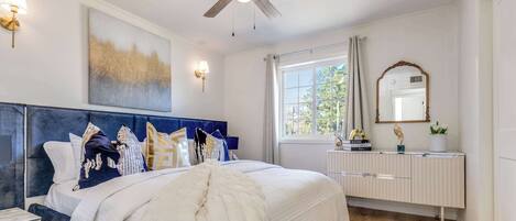 2 bedrooms, desk, iron/ironing board, WiFi
