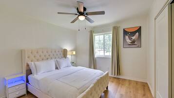 2 bedrooms, desk, iron/ironing board, WiFi