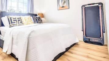 2 Schlafzimmer, Schreibtisch, Bügeleisen/Bügelbrett, WLAN