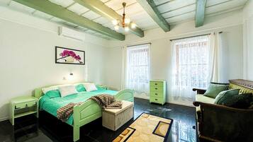 Iron/ironing board, free WiFi, bed sheets