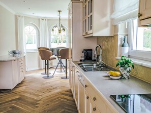 Fridge, oven, dishwasher, cookware/dishes/utensils