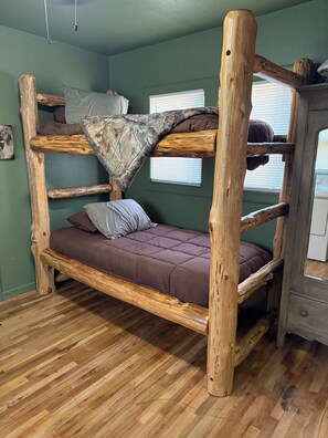 3 Schlafzimmer, Schreibtisch, kostenloses WLAN, Bettwäsche