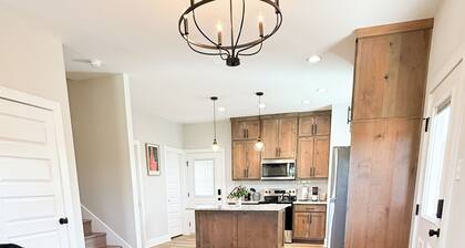 Lovely 3-bedroom house with AC in San Angelo: River's West Texas Escape