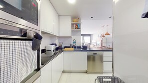 Fridge, microwave, oven, dishwasher - Eme de Maison - Ocean Infinity (Altet, El)