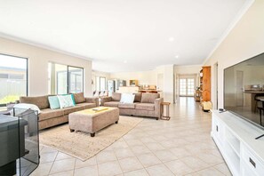 TV - Golden Summers – Dunsborough Beach Escape (Quindalup)