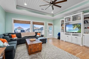 Smart-TV, Bücher, Stereoanlage