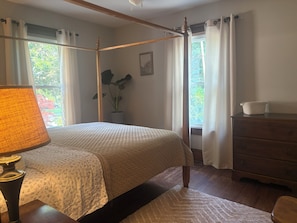 4 bedrooms, desk, iron/ironing board, free WiFi