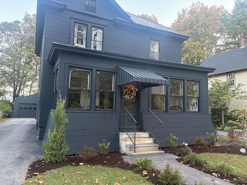 Blackbird Retreat - 4-bedrooms • sleeps 6 • full house