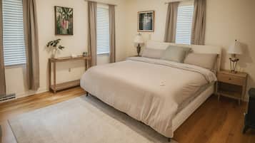 4 bedrooms, desk, iron/ironing board, internet