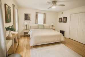 4 bedrooms, desk, iron/ironing board, Internet