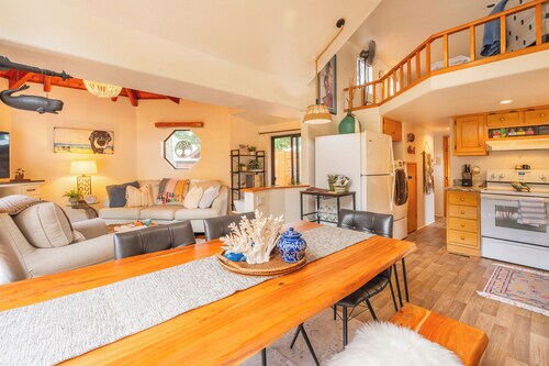 Moondance Cottage - Steps from the Chetco River