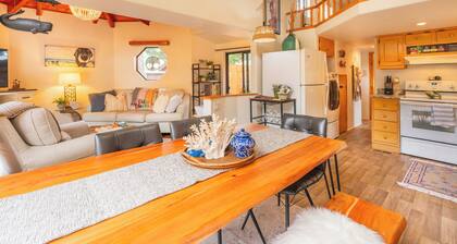 Moondance Cottage - Steps from the Chetco River