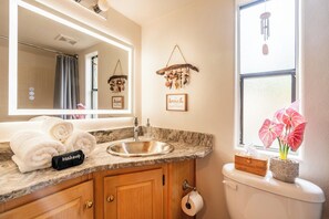 ヘアドライヤー、タオル、石鹸、シャンプー