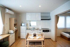 Repas dans la chambre