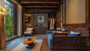 Habitación doble | Minibar, cortinas opacas, sistema de insonorización