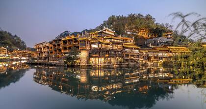 Fenghuang Yiquan River View B&B