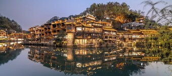 Fenghuang Yiquan River View B&B