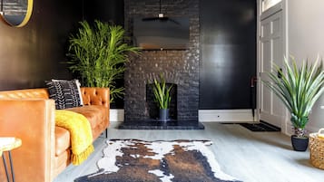 Familie huis, 4 slaapkamers, huisdieren toegestaan | Woonruimte | Een 55-inch smart-tv met digitale zenders, Netflix en Hulu