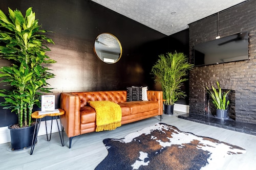 Jungle House Boutique Residences – Downtown Columbus & Short North