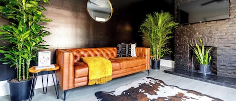 Casa família, 4 quartos, aceita animais de estimação | Área de estar | Smart TV 55 polegadas com canais digitais, Netflix, Hulu