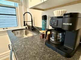 Full-sized fridge, microwave, oven, stovetop