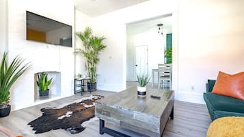 Casa Terra | Living area | 55-inch Smart TV with digital channels, Netflix, Hulu