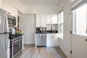 Casa Terra | Private kitchen | Full-size fridge, microwave, oven, stovetop