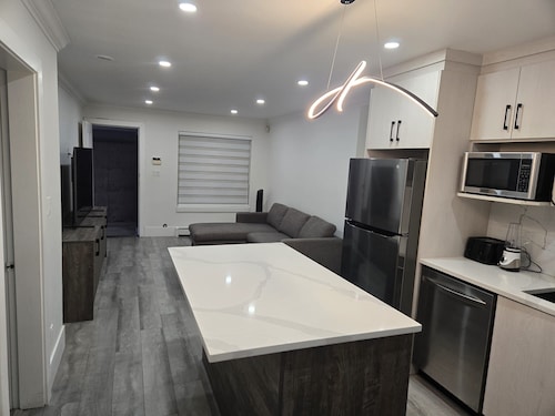 Cool house with AC in charming Surrey