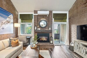 Smart TV, fireplace, video library, stereo